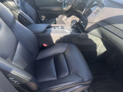 2020 Volvo XC90 T6 AWD Momentum 7 Passenger