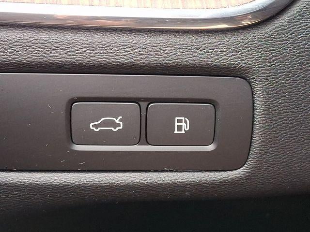 2024 Volvo XC60 Recharge Plug-In Hybrid T8 eAWD PHEV Plus Dark Theme