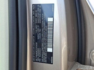 2025 Volvo XC60 Plug-In Hybrid T8 AWD Plus