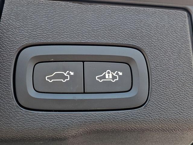 2025 Volvo XC60 Plug-In Hybrid T8 AWD Plus