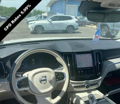 2023 Volvo XC60 B5 AWD Ultimate Bright Theme