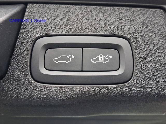 2023 Volvo XC60 B5 AWD Ultimate Bright Theme