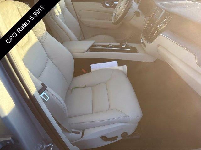 2024 Volvo XC60 B5 AWD Core Dark Theme