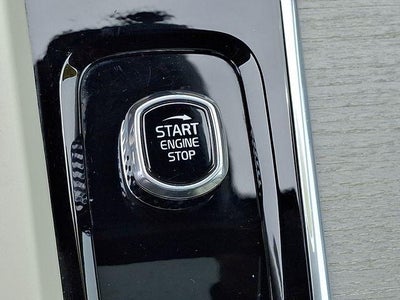 2024 Volvo XC60 B5 AWD Plus Dark Theme