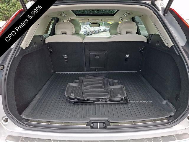 2024 Volvo XC60 B5 AWD Plus Dark Theme