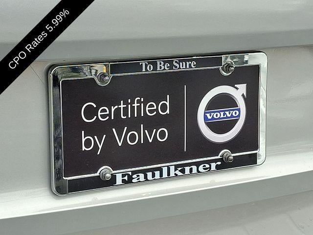 2024 Volvo XC60 B5 AWD Plus Dark Theme
