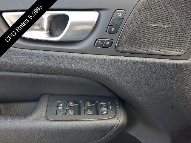 2024 Volvo XC60 B5 AWD Plus Dark Theme