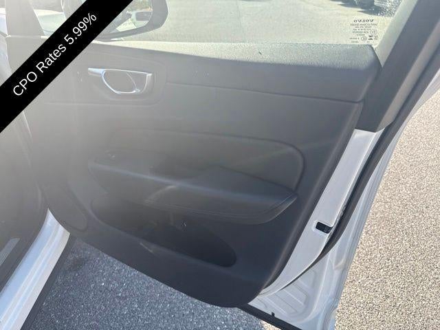 2024 Volvo XC60 B5 AWD Plus Dark Theme