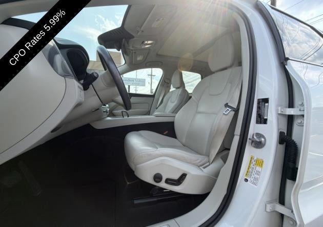 2024 Volvo XC60 B5 AWD Plus Dark Theme