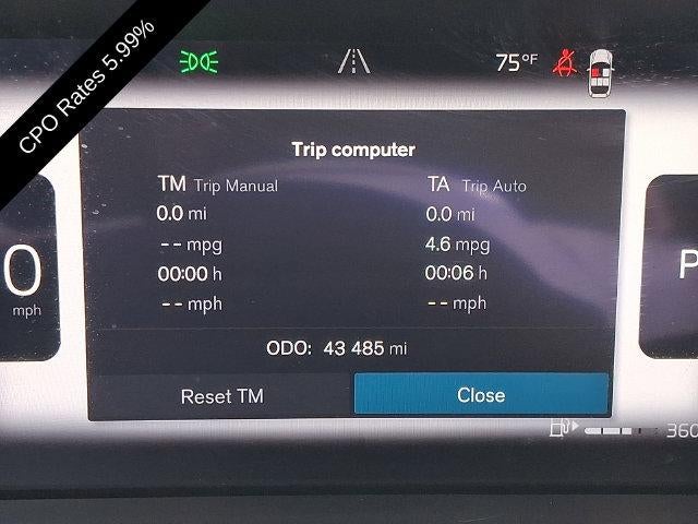 2024 Volvo XC60 B5 AWD Plus Dark Theme