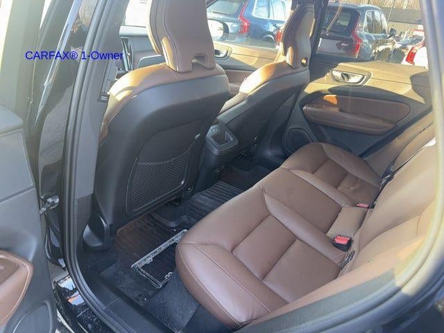 2024 Volvo XC60 B5 AWD Plus Dark Theme