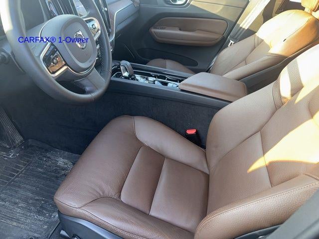 2024 Volvo XC60 B5 AWD Plus Dark Theme