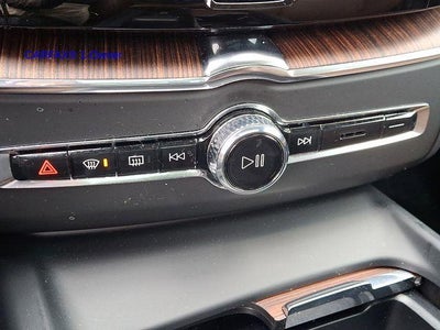 2024 Volvo XC60 B5 AWD Plus Dark Theme