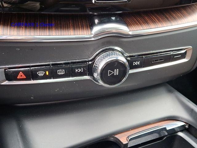 2024 Volvo XC60 B5 AWD Plus Dark Theme