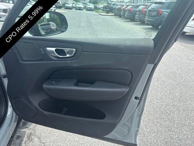 2024 Volvo XC60 B5 AWD Plus Dark Theme