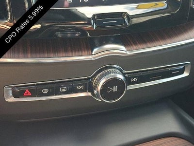 2024 Volvo XC60 B5 AWD Ultimate Dark Theme