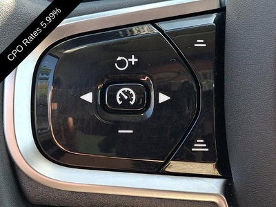 2024 Volvo XC60 B5 AWD Ultimate Dark Theme