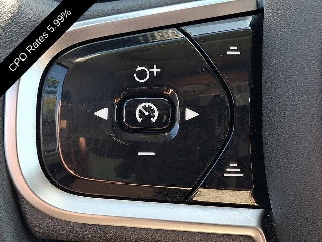 2024 Volvo XC60 B5 AWD Ultimate Dark Theme