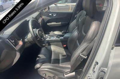 2024 Volvo XC60 B5 AWD Ultimate Dark Theme