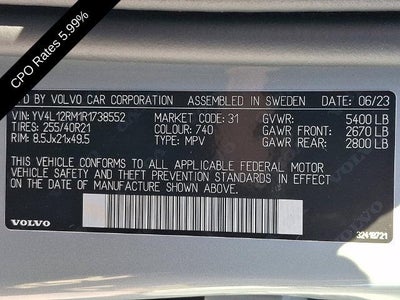 2024 Volvo XC60 B5 AWD Ultimate Dark Theme