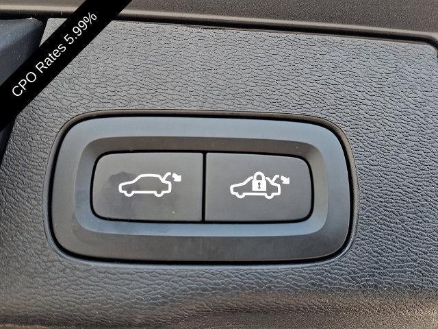 2024 Volvo XC60 B5 AWD Ultimate Dark Theme