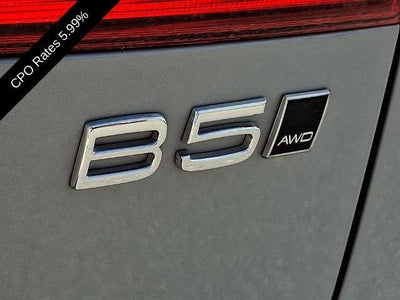 2024 Volvo XC60 B5 AWD Ultimate Dark Theme