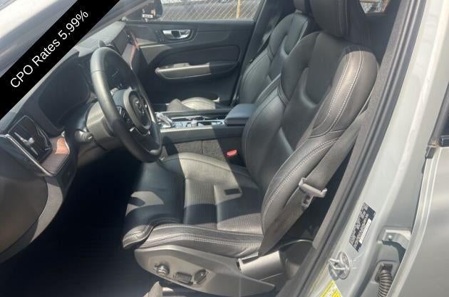 2024 Volvo XC60 B5 AWD Ultimate Dark Theme