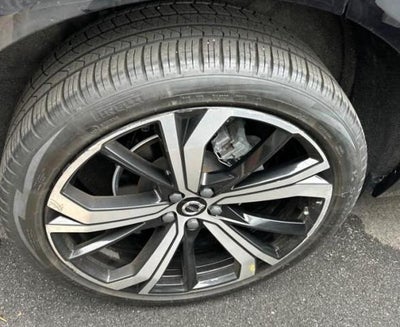 2024 Volvo XC60 B5 AWD Ultimate Dark Theme