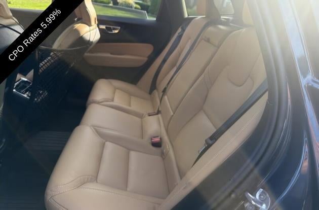 2024 Volvo XC60 B5 AWD Ultimate Dark Theme