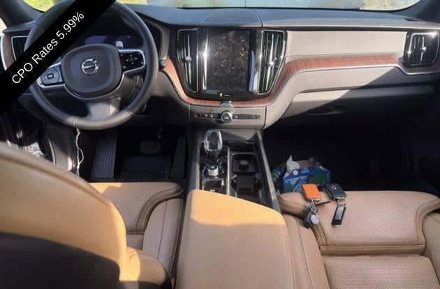 2024 Volvo XC60 B5 AWD Ultimate Dark Theme