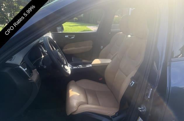 2024 Volvo XC60 B5 AWD Ultimate Dark Theme