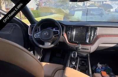 2024 Volvo XC60 B5 AWD Ultimate Dark Theme