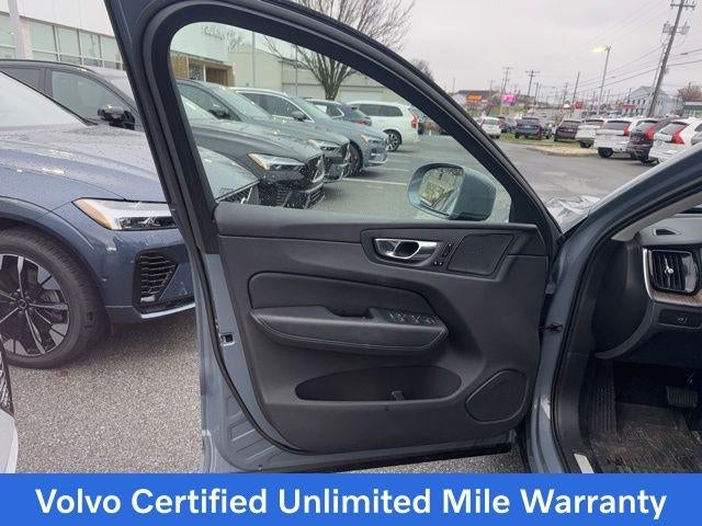 2023 Volvo XC60 B5 AWD Plus Bright Theme