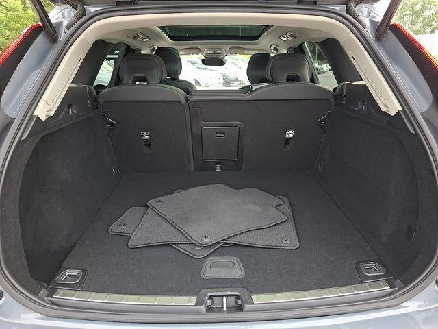 2023 Volvo XC60 B5 AWD Plus Bright Theme