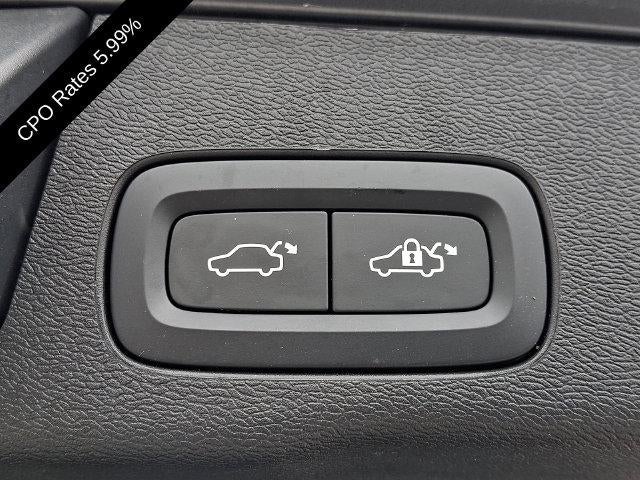 2023 Volvo XC60 B5 AWD Plus Bright Theme