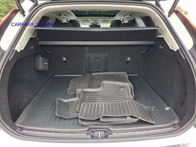 2023 Volvo XC60 B5 AWD Plus Bright Theme