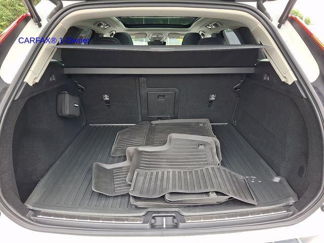 2023 Volvo XC60 B5 AWD Plus Bright Theme