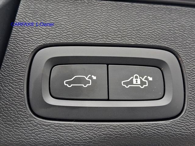 2023 Volvo XC60 B5 AWD Plus Bright Theme