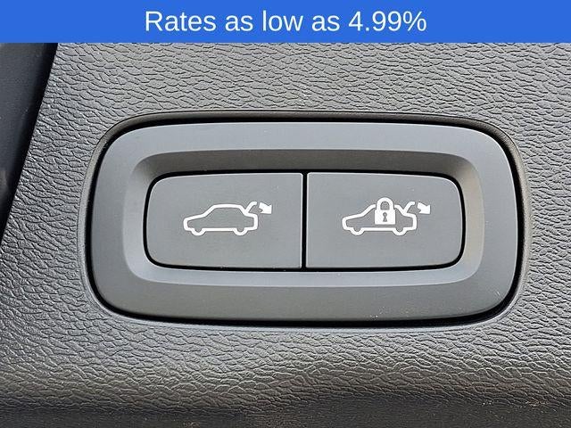 2023 Volvo XC60 B5 AWD Plus Bright Theme