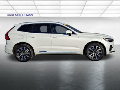 2023 Volvo XC60 B5 AWD Plus Bright Theme