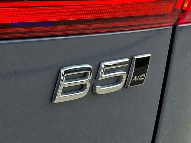 2023 Volvo XC60 B5 AWD Plus Dark Theme
