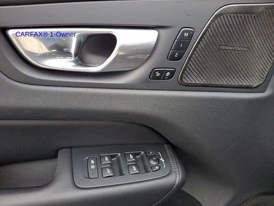 2023 Volvo XC60 B5 AWD Plus Dark Theme