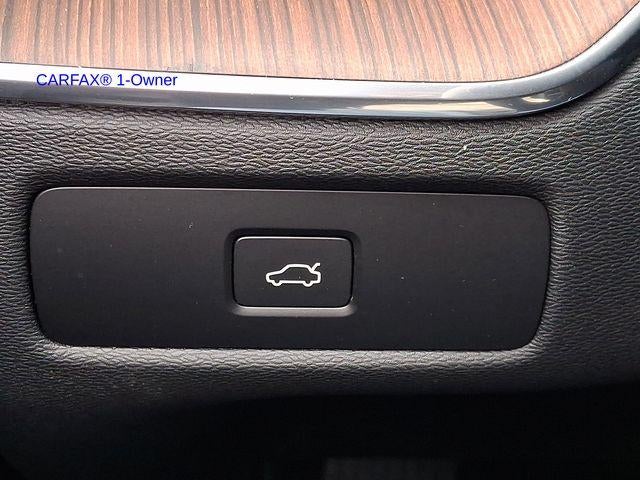 2023 Volvo XC60 B5 AWD Plus Dark Theme