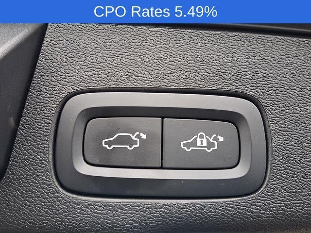 2023 Volvo XC60 B5 AWD Plus Dark Theme