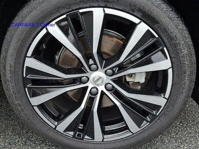 2023 Volvo XC60 B5 AWD Plus Dark Theme