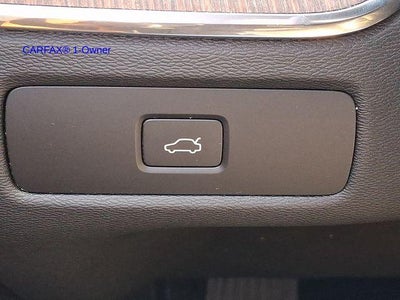 2023 Volvo XC60 B5 AWD Plus Dark Theme