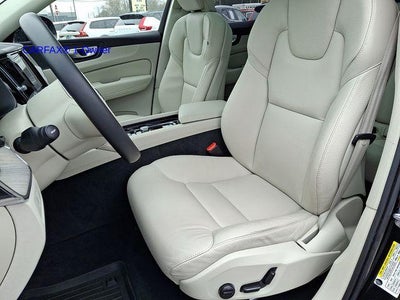 2023 Volvo XC60 B5 AWD Plus Dark Theme