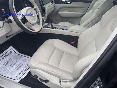 2023 Volvo XC60 B5 AWD Plus Dark Theme