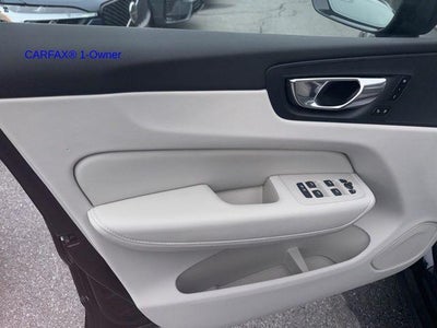 2023 Volvo XC60 B5 AWD Plus Dark Theme