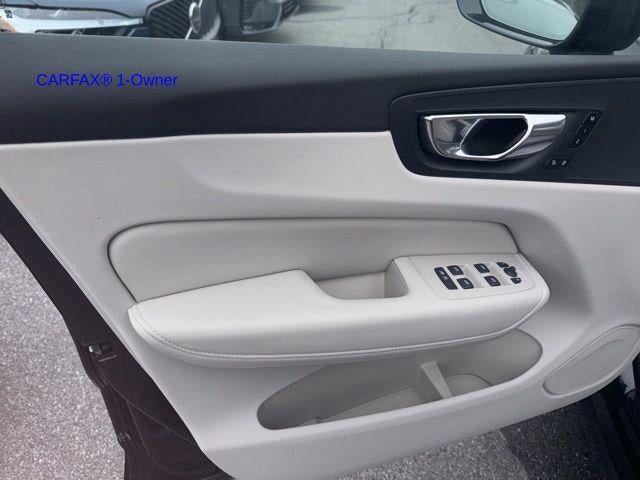 2023 Volvo XC60 B5 AWD Plus Dark Theme